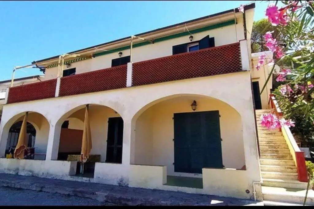 Appartamento Bilocale Con Ampio Terrazzo Marciana Marina  Italia